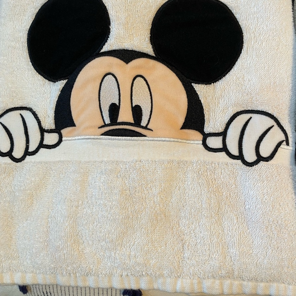 Mickey & Minnie Mouse Towels - Picture 4 of 4